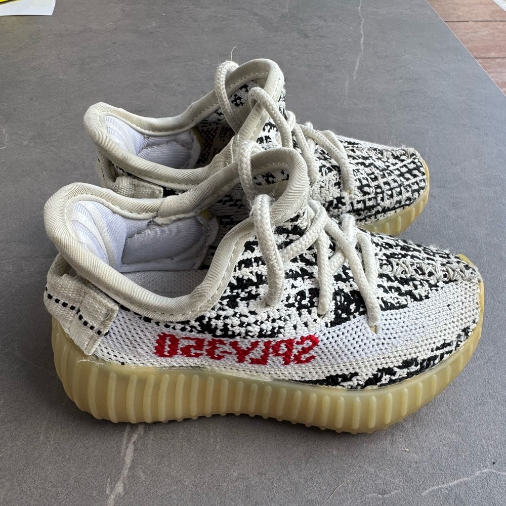 Toddler Yeezy Boost Zebra Size 7.5